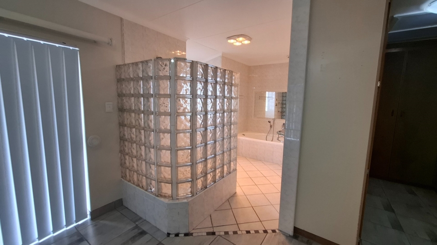 4 Bedroom Property for Sale in Menkenkop Western Cape